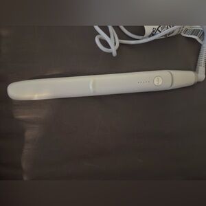 DryBar reserve vibrating flat iron